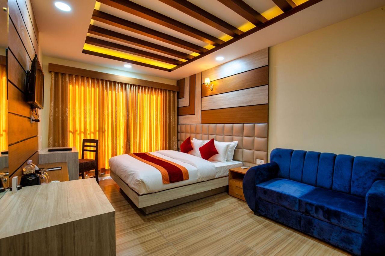 Chitwan Mid Town Resort Bharatpur  Εξωτερικό φωτογραφία