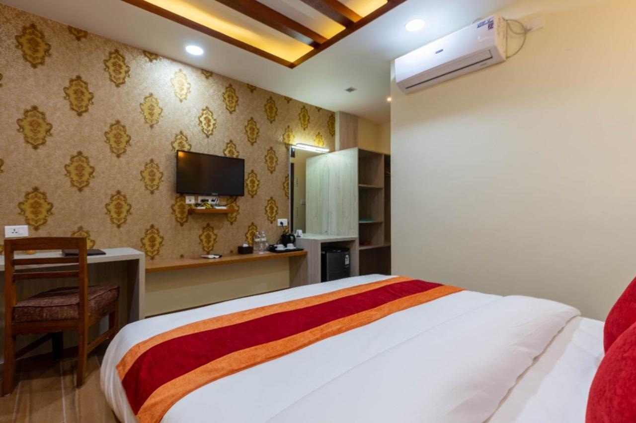 Chitwan Mid Town Resort Bharatpur  Εξωτερικό φωτογραφία