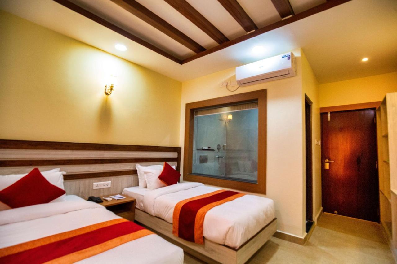 Chitwan Mid Town Resort Bharatpur  Εξωτερικό φωτογραφία