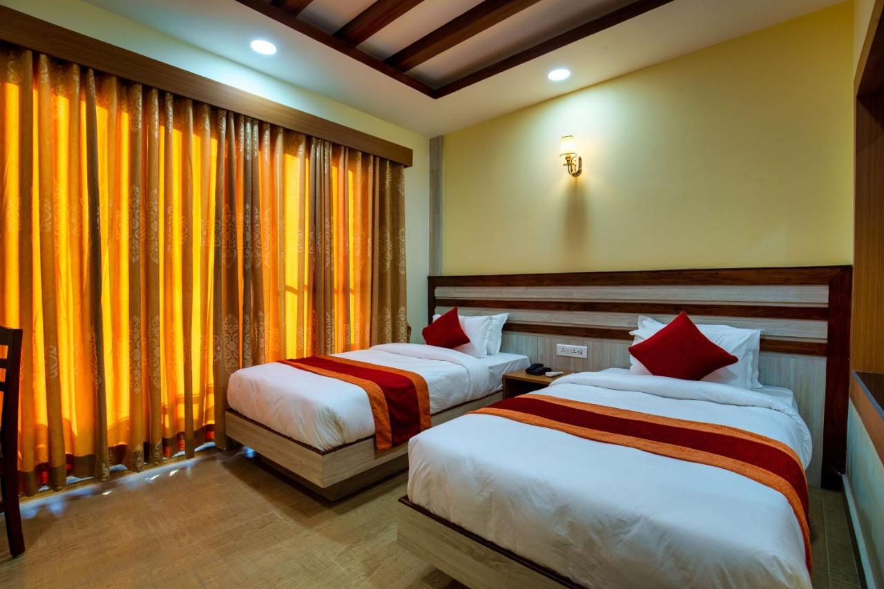 Chitwan Mid Town Resort Bharatpur  Εξωτερικό φωτογραφία