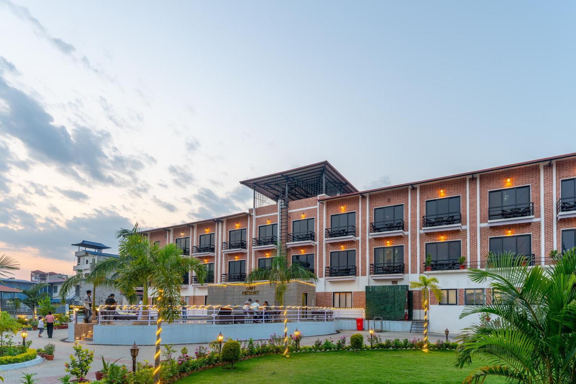 Chitwan Mid Town Resort Bharatpur  Εξωτερικό φωτογραφία